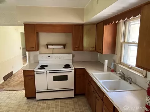 5384 N Hampton Rd, Springfield, OH 45502 photo 6