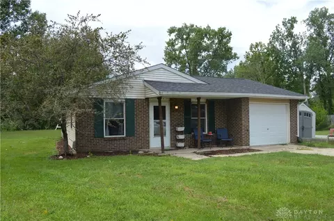 10938 Comanche Dr, Sidney, OH 45365 photo 2