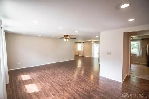 4762 Bonnie Rd, Dayton, OH 45440 photo 4