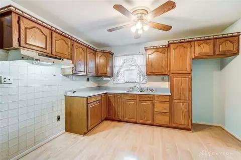 5661 Sharp Rd, Dayton, OH 45432 photo 8