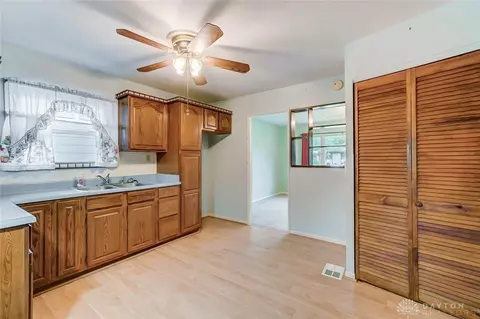 5661 Sharp Rd, Dayton, OH 45432 photo 9