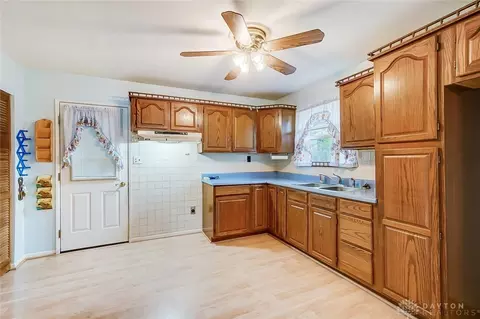 5661 Sharp Rd, Dayton, OH 45432 photo 7
