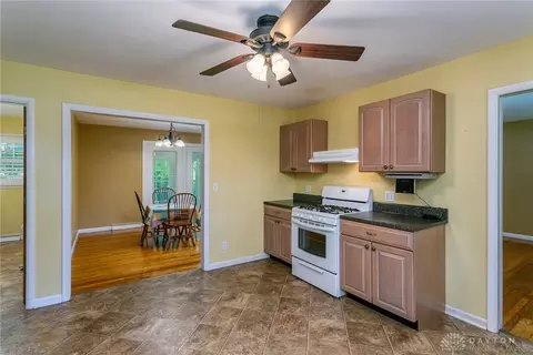 811 Wellington Dr, Springfield, OH 45506 photo 9