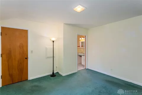 811 Wellington Dr, Springfield, OH 45506 photo 17