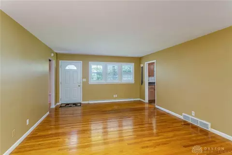 811 Wellington Dr, Springfield, OH 45506 photo 5
