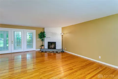 811 Wellington Dr, Springfield, OH 45506 photo 3