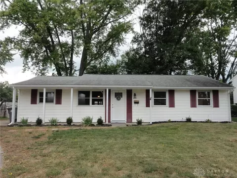 424 Maplecrest Dr, Troy, OH 45373 photo 1