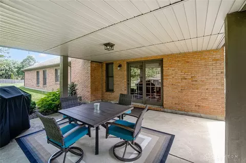 3925 Eagle Point Dr, Beavercreek, OH 45430 photo 36