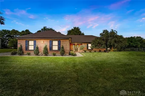 3925 Eagle Point Dr, Beavercreek, OH 45430 photo 1
