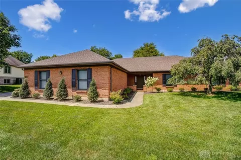 3925 Eagle Point Dr, Beavercreek, OH 45430 photo 2