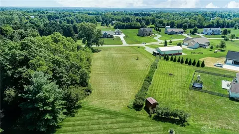 2711 Windy Ridge Dr, Moorefield Twp, OH 45502 photo 4