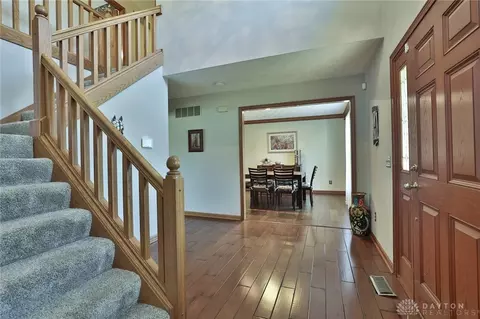8611 Glen Eagle Ct, Springboro, OH 45066 photo 2