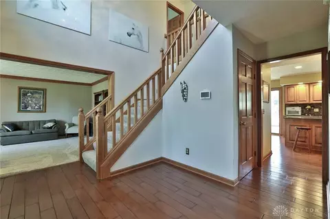 8611 Glen Eagle Ct, Springboro, OH 45066 photo 3