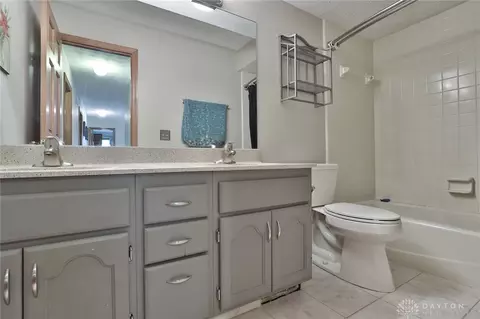 8611 Glen Eagle Ct, Springboro, OH 45066 photo 24