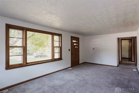 262 Hedge Dr, Springfield, OH 45504 photo 2