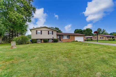 2811 Carriage Ln, Springfield, OH 45505 photo 2