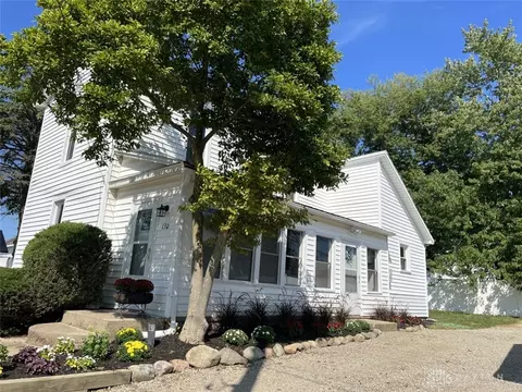 130 N Maple St, Eldorado, OH 45321 photo 2