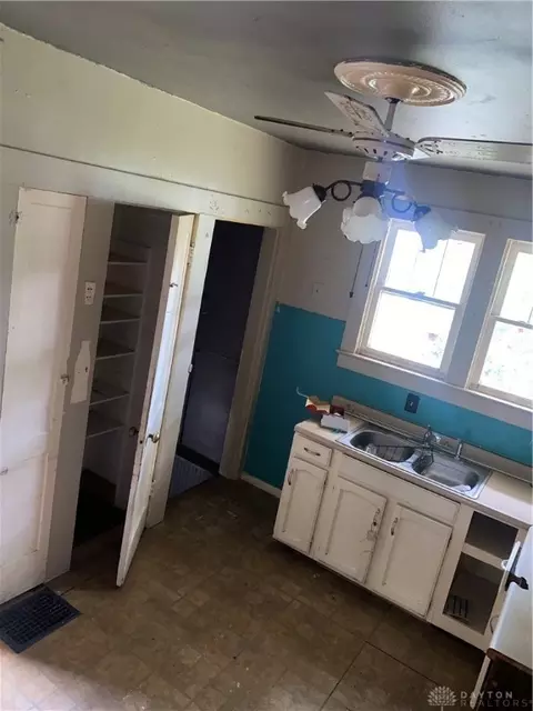 1609 W High St, Springfield, OH 45506 photo 4