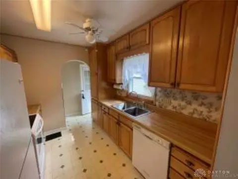 1400 N Plum St, Springfield, OH 45504 photo 9