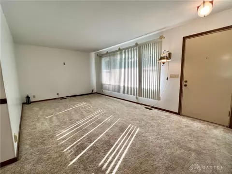 634 Victory Rd, Springfield, OH 45504 photo 2