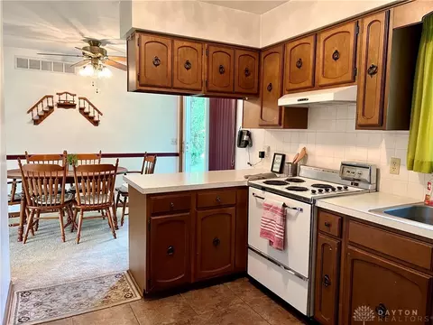 634 Victory Rd, Springfield, OH 45504 photo 8