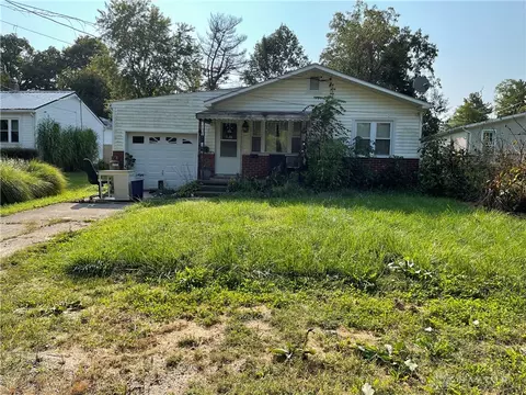 610 E Johns St, Blanchester, OH 45107 photo 1