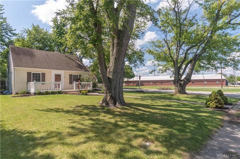 329 Doering St, Sidney, OH 45365 photo 2