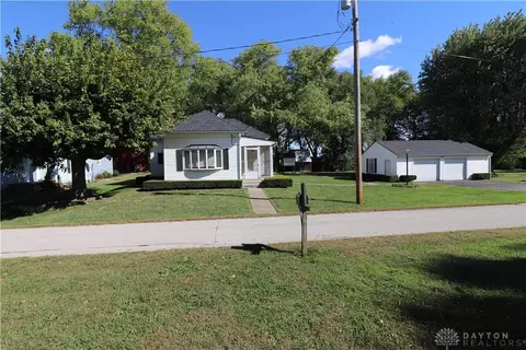 11641 Perkins St, Brookville, OH 45309
