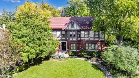 610 Runnymede Rd, Oakwood, OH 45419