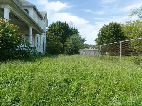 215 S Light St, Springfield, OH 45506 photo 4