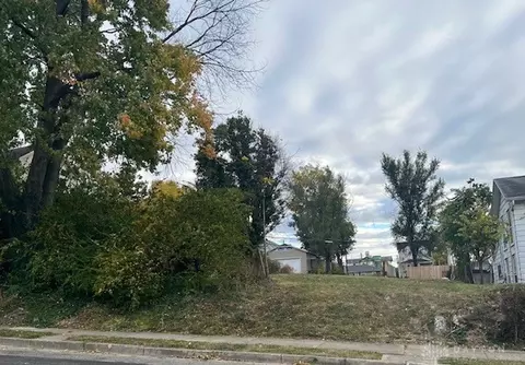 30 Pleasant St, Dayton, OH 45403