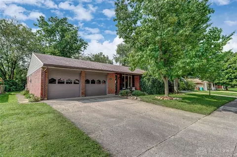 135 Maple Dr, Springboro, OH 45066 photo 2