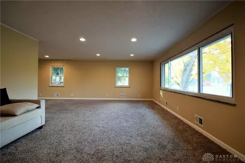 2140 Saint Paris Pike, Springfield, OH 45504 photo 5