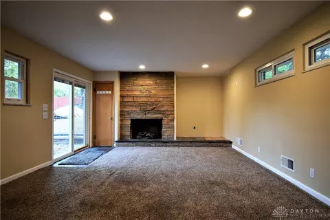 2140 Saint Paris Pike, Springfield, OH 45504 photo 8