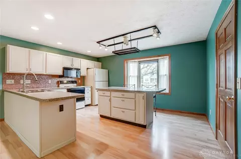 3830 Malaga Cir, Springfield, OH 45502 photo 7