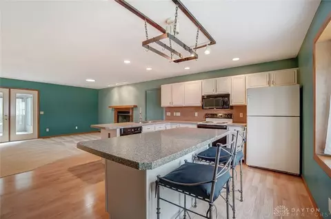 3830 Malaga Cir, Springfield, OH 45502 photo 8