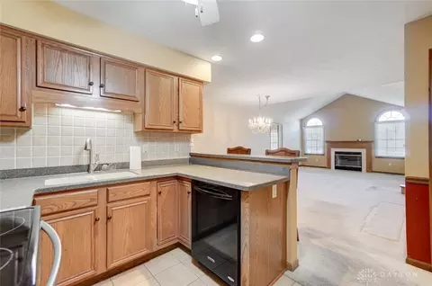 834 Foley Cir, Springfield, OH 45503 photo 11