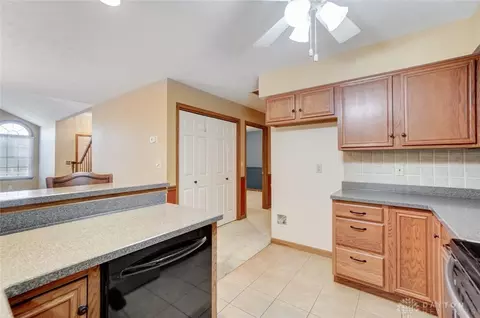 834 Foley Cir, Springfield, OH 45503 photo 9