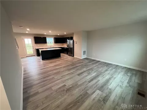 188 Chesapeake Cir, Springfield, OH 45505 photo 2