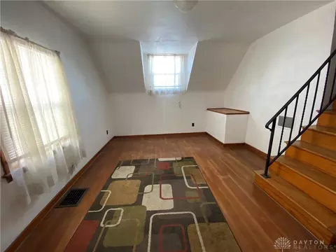 2035 S Limestone St, Springfield, OH 45505 photo 6