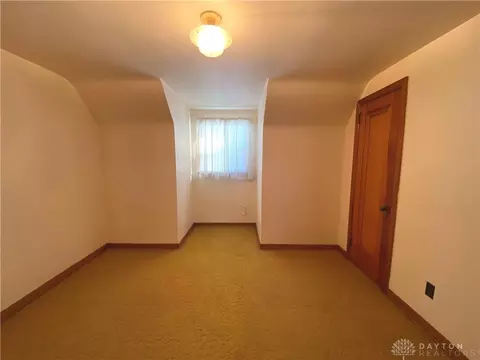 2035 S Limestone St, Springfield, OH 45505 photo 4