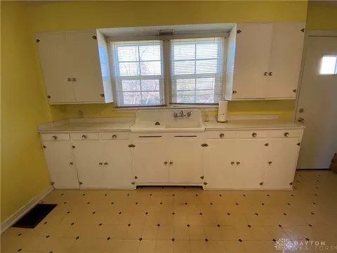 2035 S Limestone St, Springfield, OH 45505 photo 10