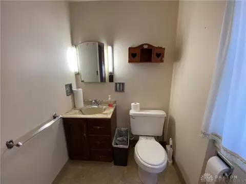 2035 S Limestone St, Springfield, OH 45505 photo 12