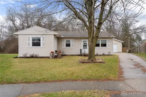 2086 Prospect Cir, Springfield, OH 45503 photo 1