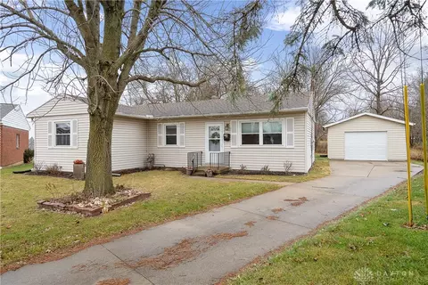 2086 Prospect Cir, Springfield, OH 45503 photo 3