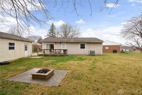 2086 Prospect Cir, Springfield, OH 45503 photo 6