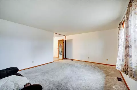 5966 Willowdale Rd, Springfield, OH 45502 photo 4