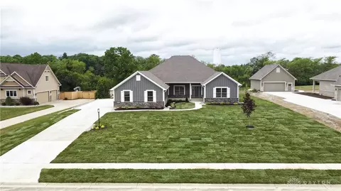 939 Creekview Dr, Waynesville, OH 45068