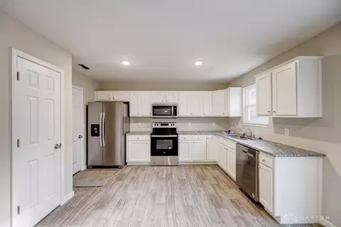 Kitchen - 701 Diamond Loop, Middletown, OH 45044 photo 3 of 3