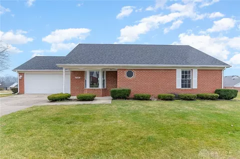 1197 Old Farm Ln, Springfield, OH 45503 photo 1